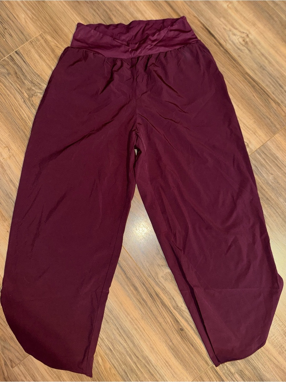 HALARA Wide-Leg Pull-On Capris in Burgundy